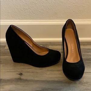 Black Chinese Laundry Wedges Size 6.5